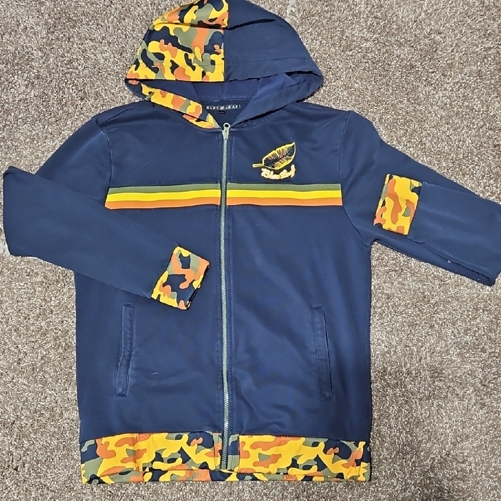 Stylish Navy Jacket with Camo Accents